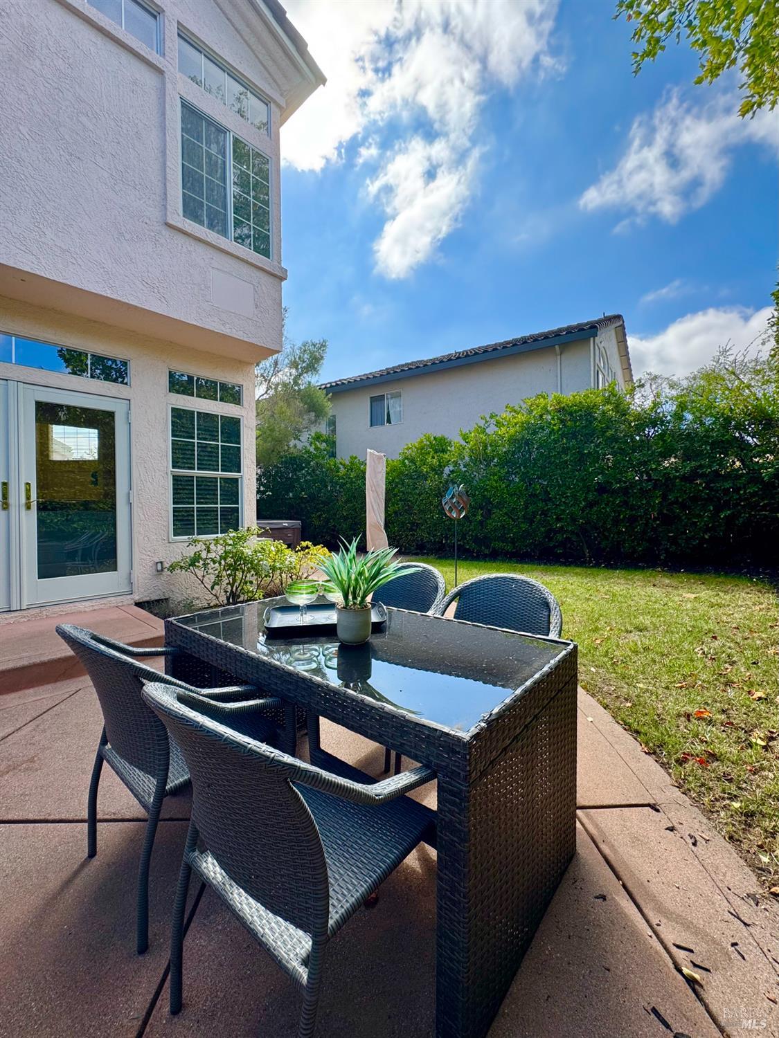 33 Cove Ct