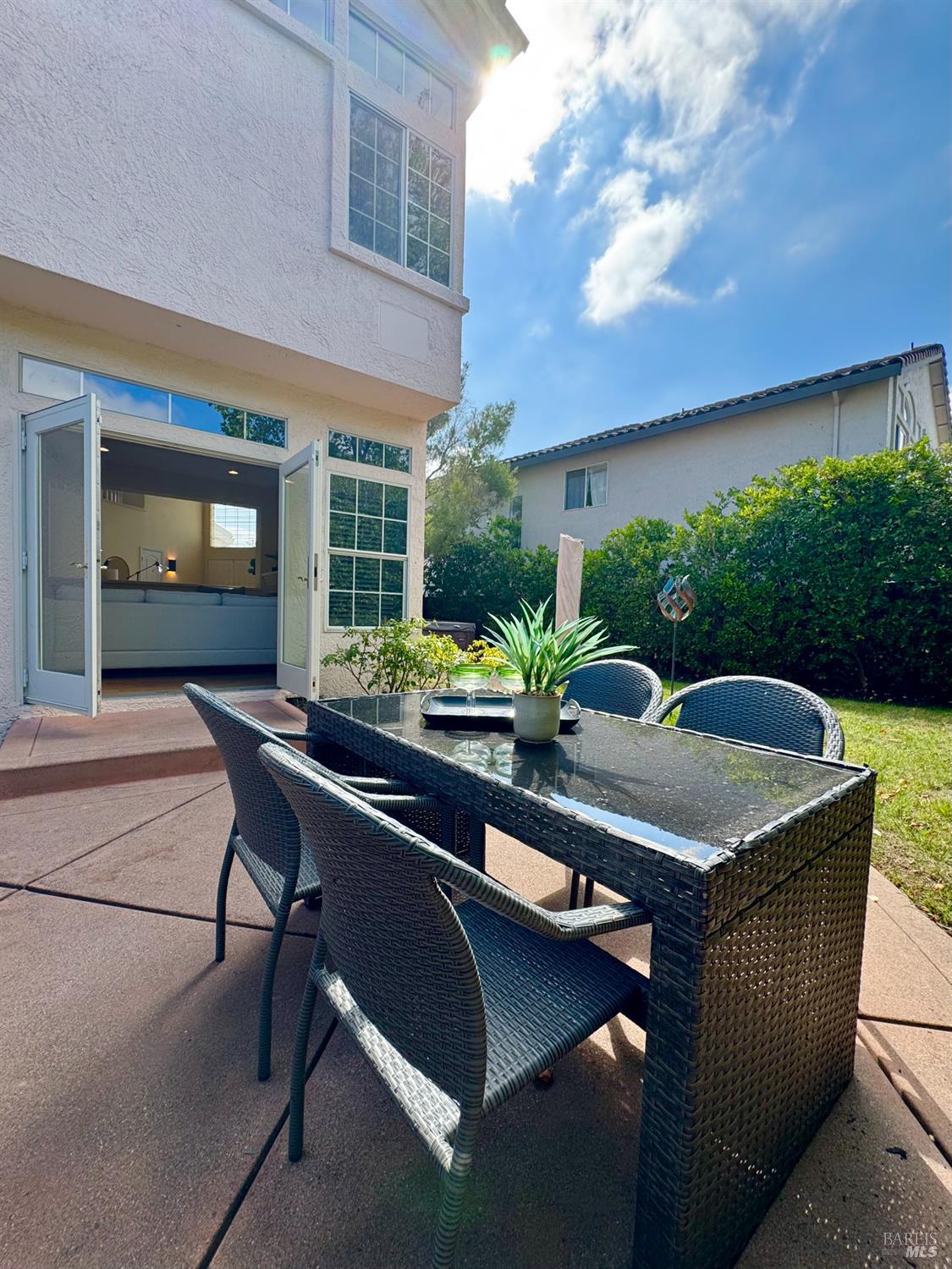 33 Cove Ct