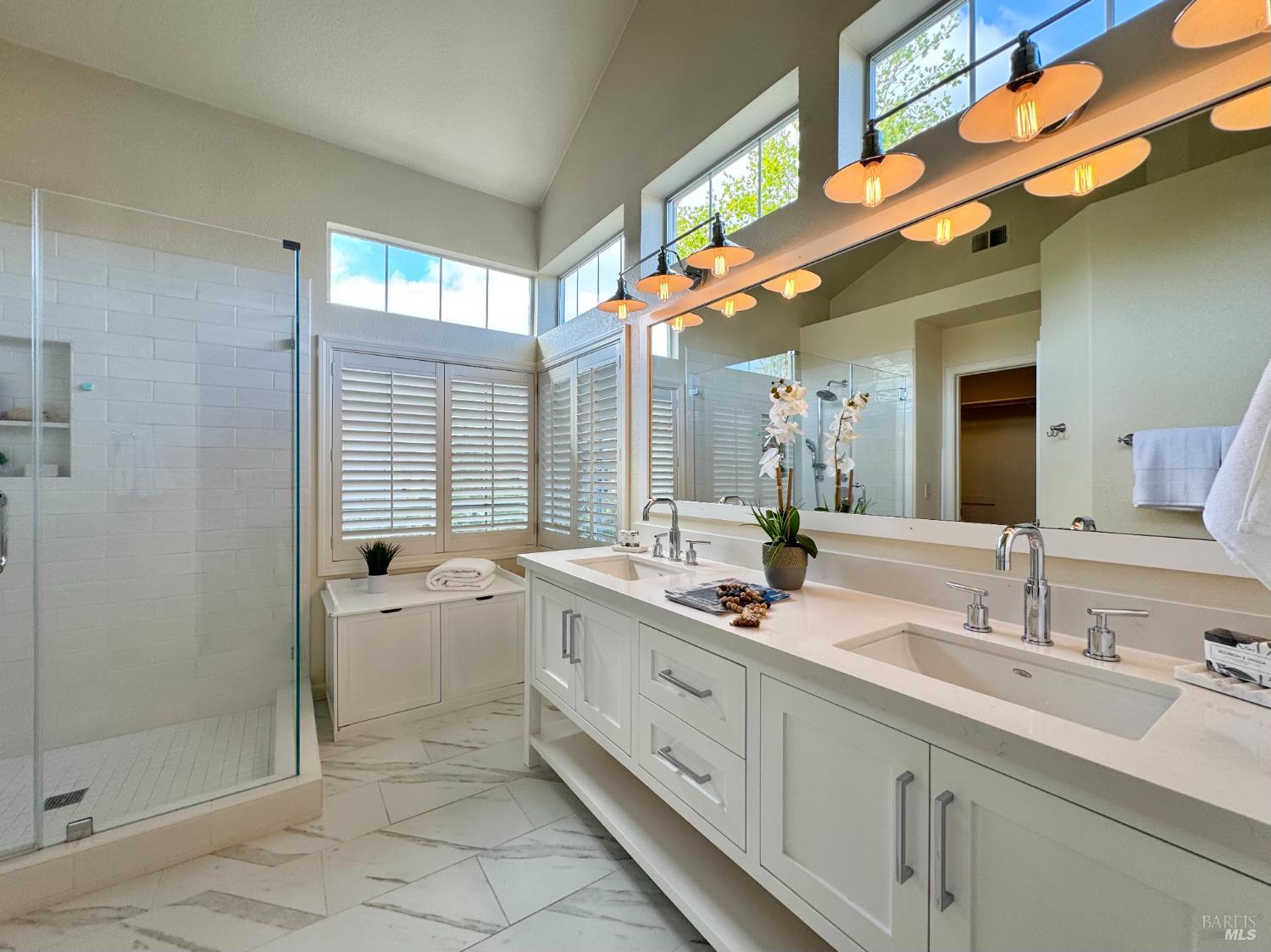 33 Cove Ct