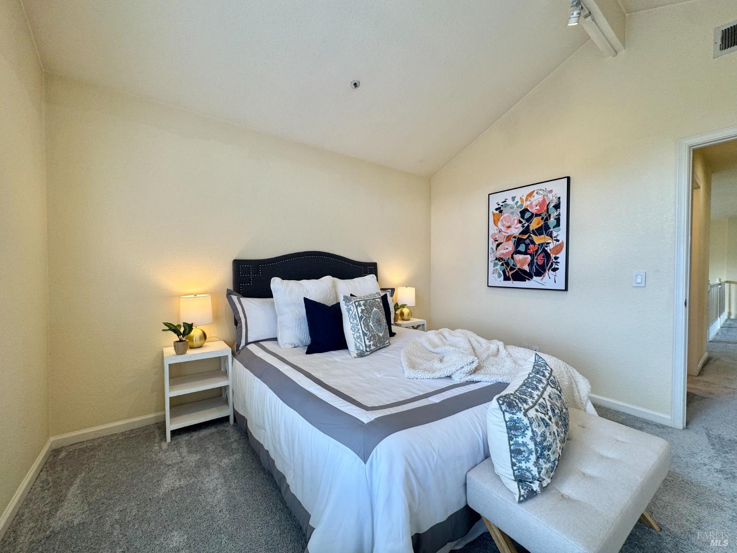 33 Cove Ct