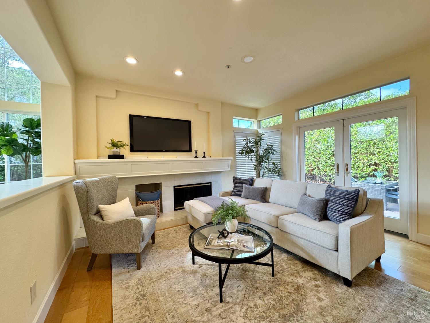 33 Cove Ct