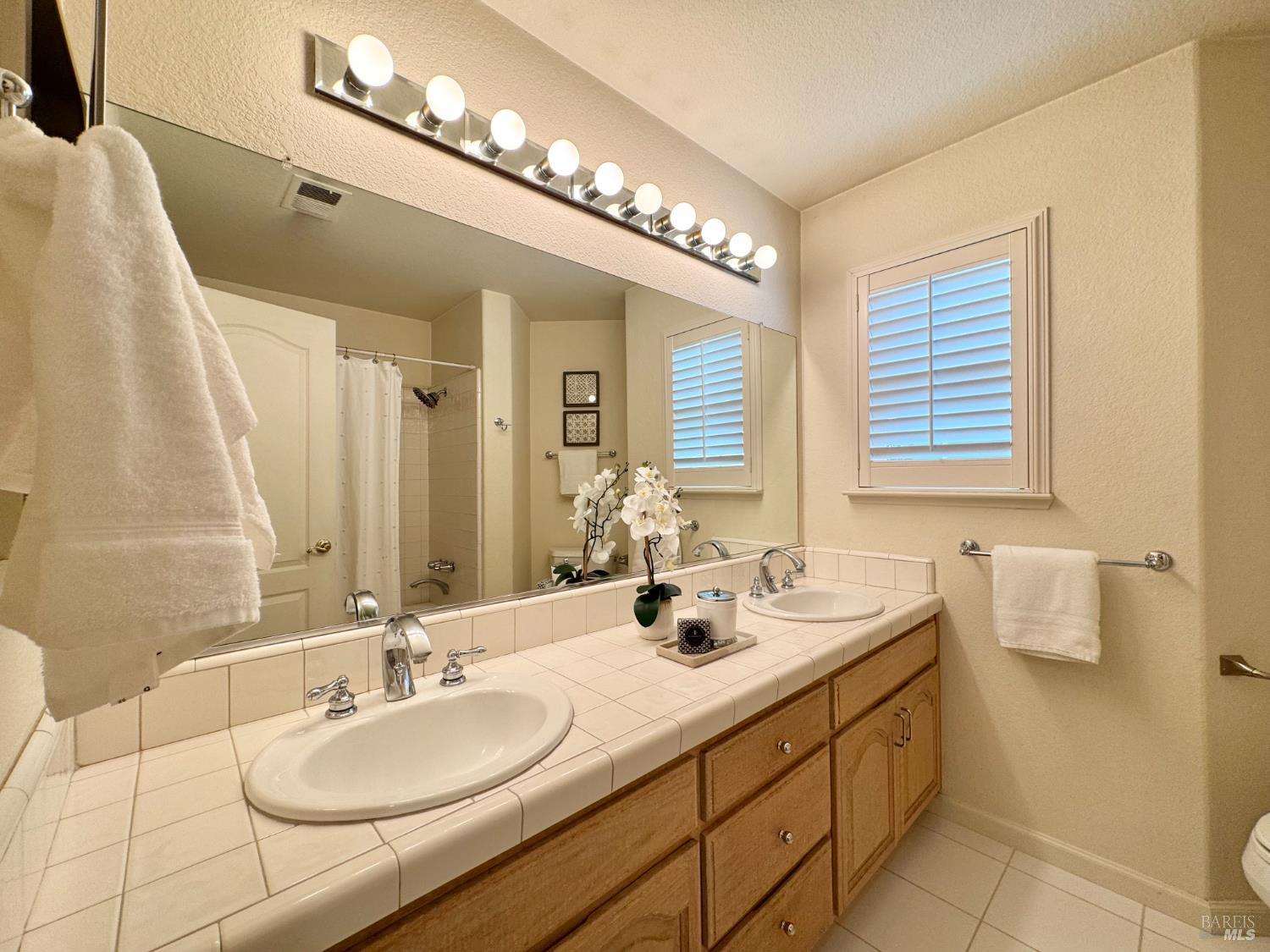 33 Cove Ct