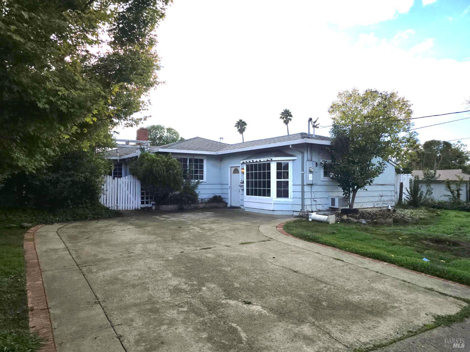 15 Alta Loma Dr