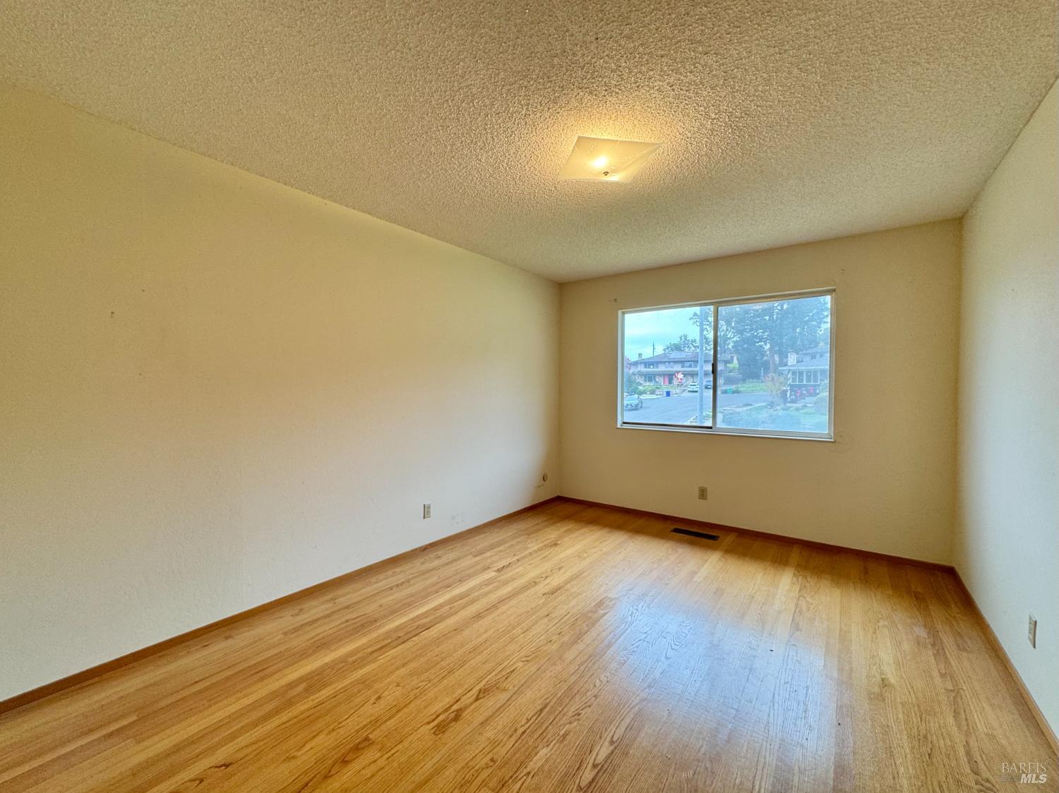 2760 Clifford Street