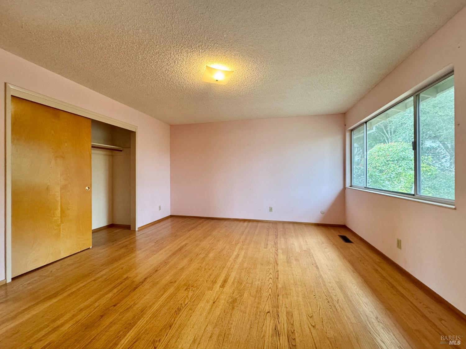 2760 Clifford Street