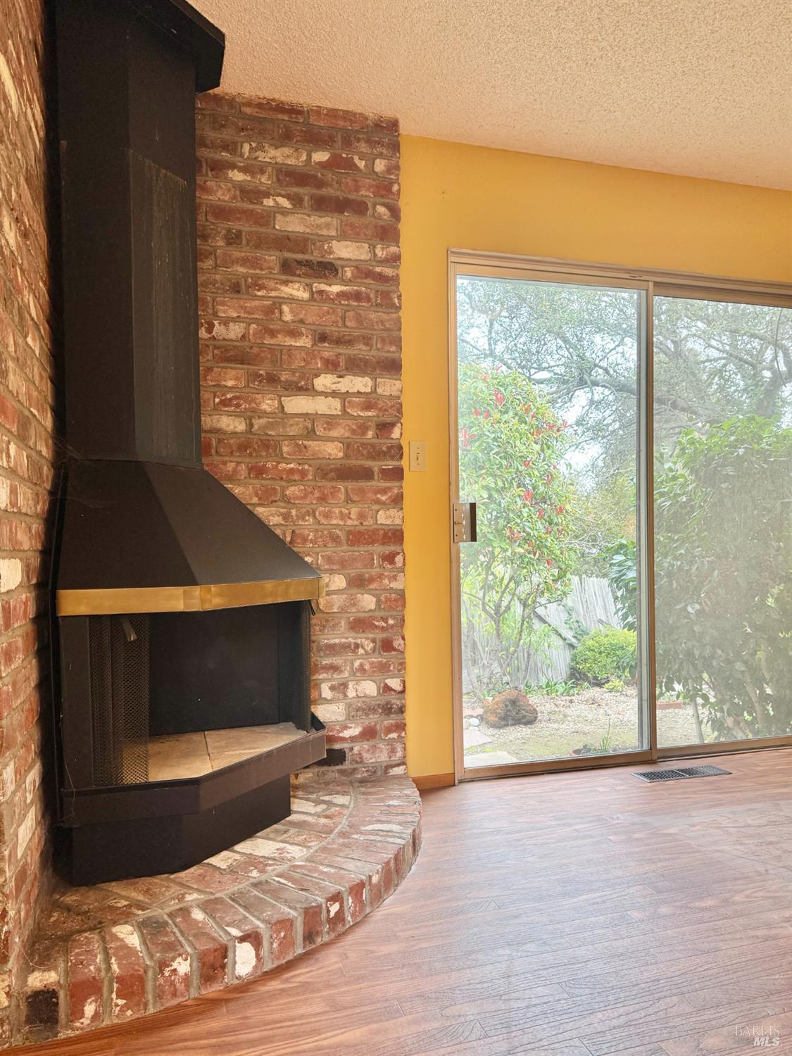 2760 Clifford Street