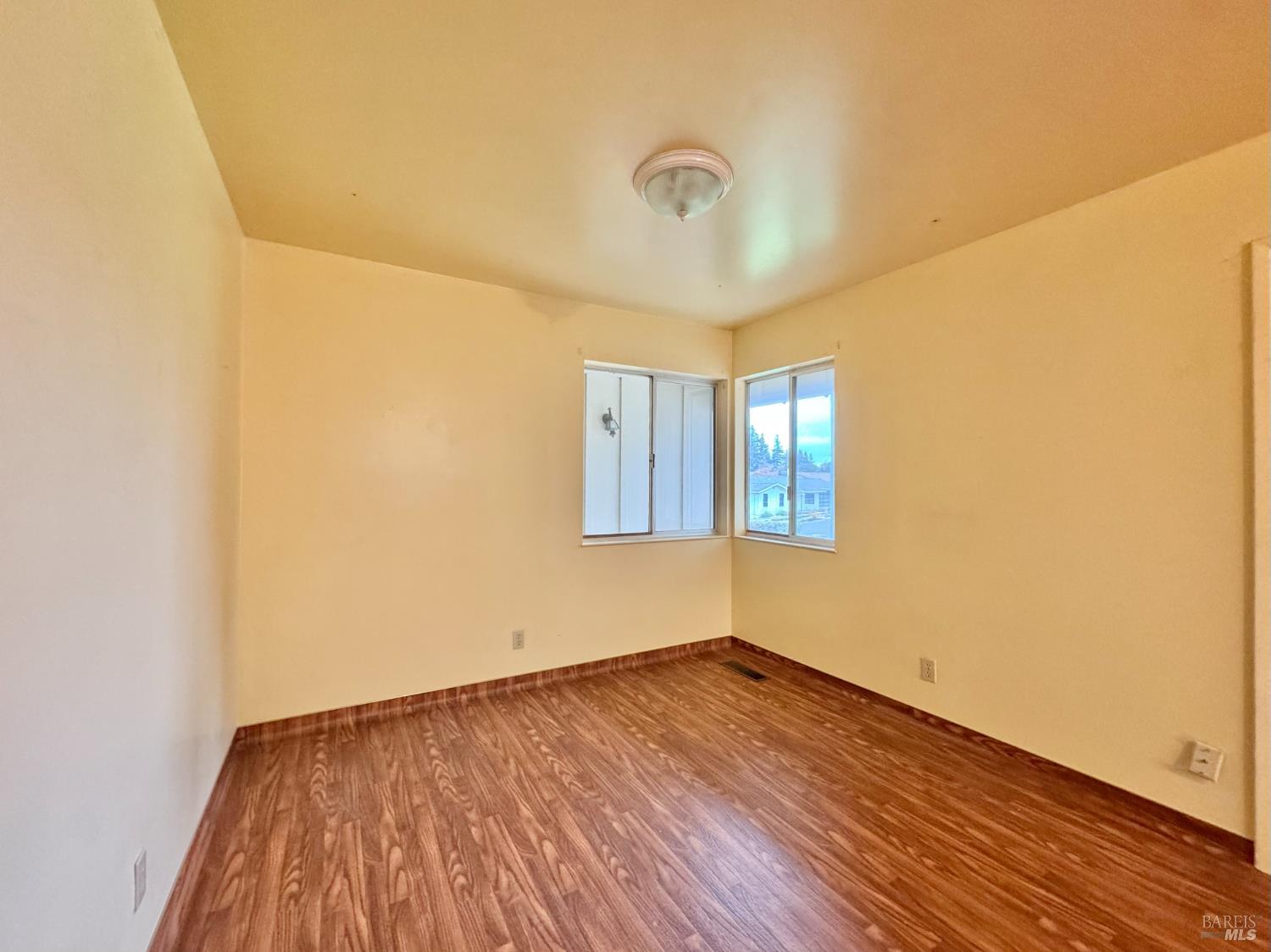 2760 Clifford Street