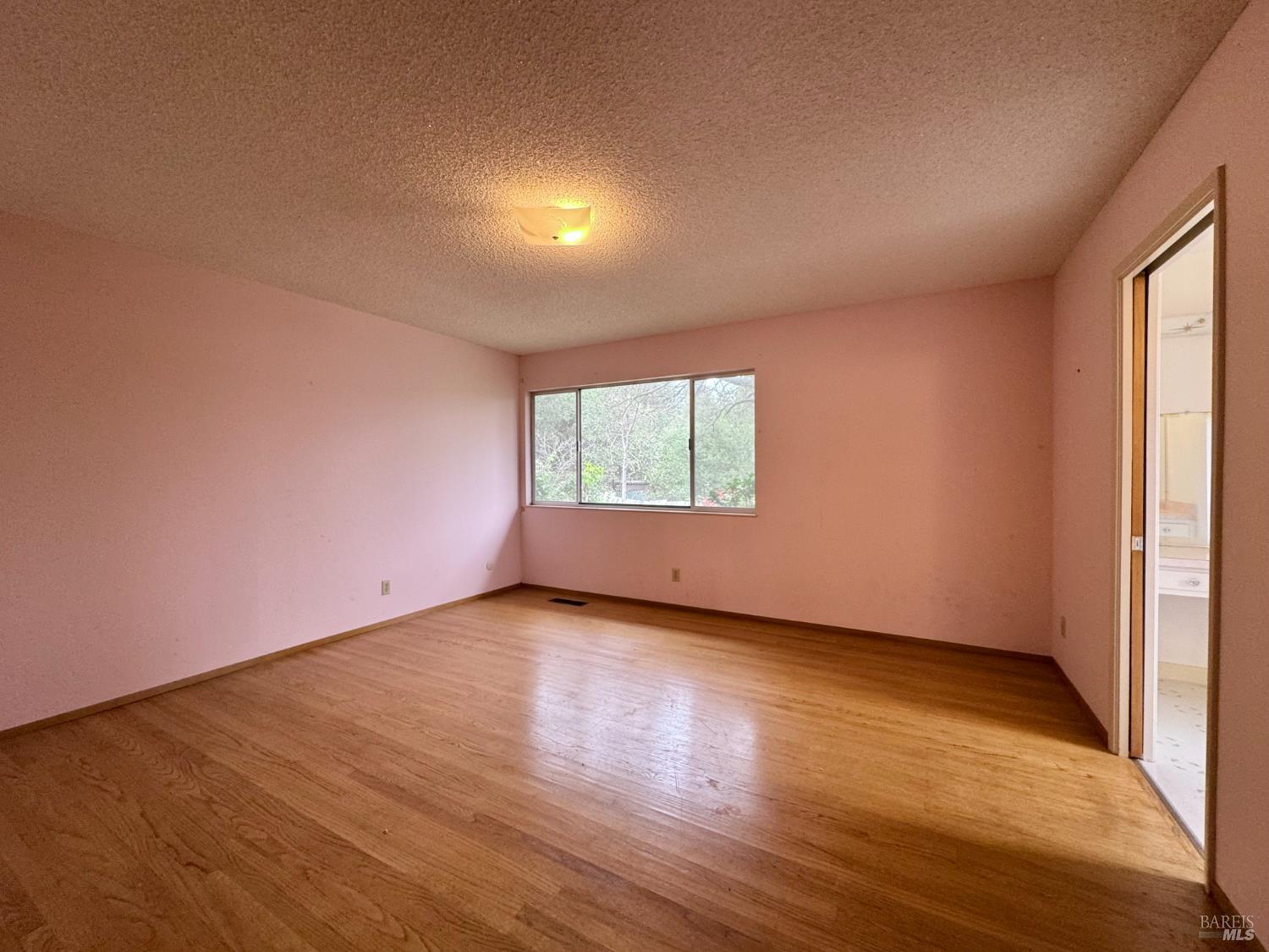 2760 Clifford Street