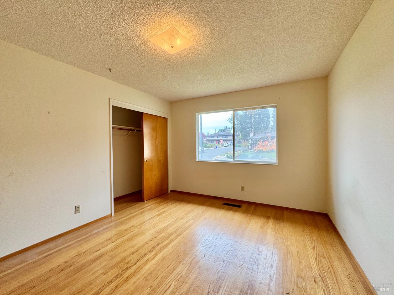 2760 Clifford Street