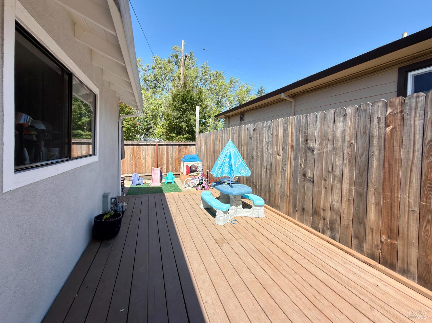 1858 Hemlock Street