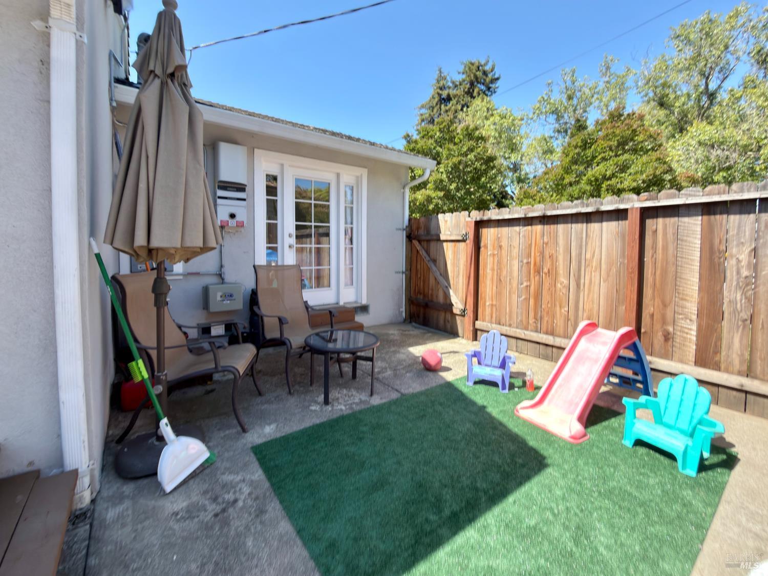 1858 Hemlock Street