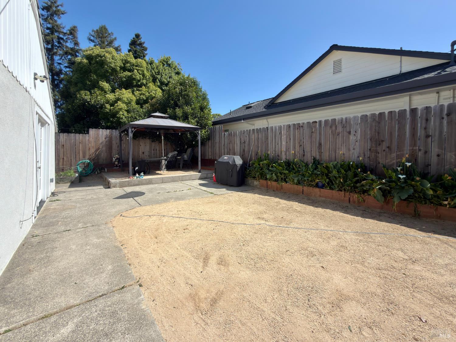 1858 Hemlock Street