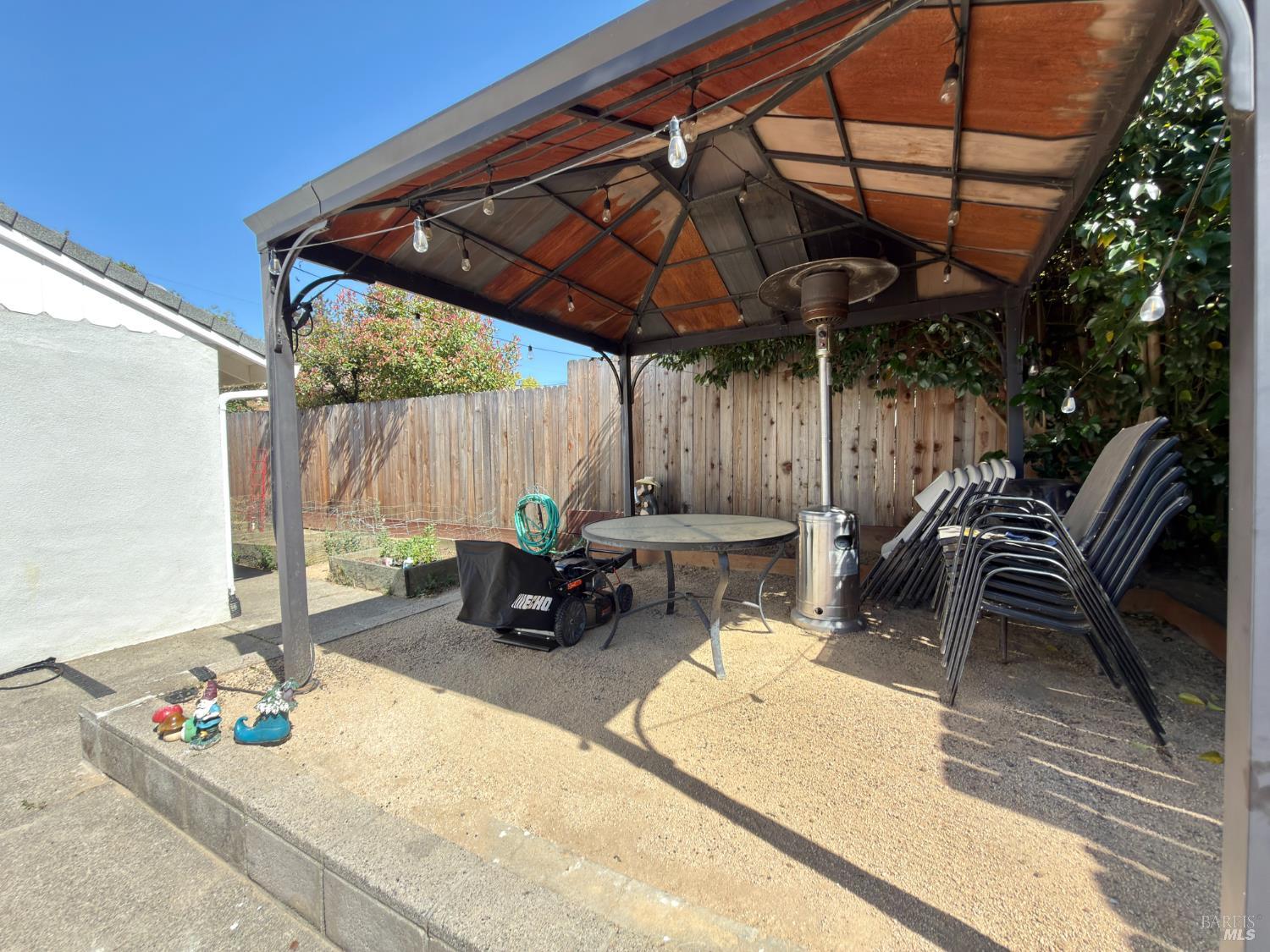 1858 Hemlock Street