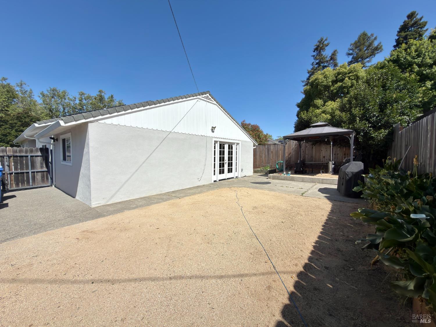 1858 Hemlock Street