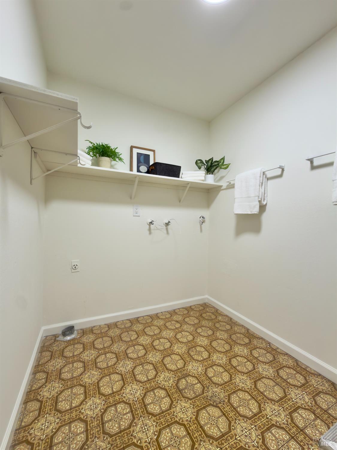 3436 Meadowbrook Court
