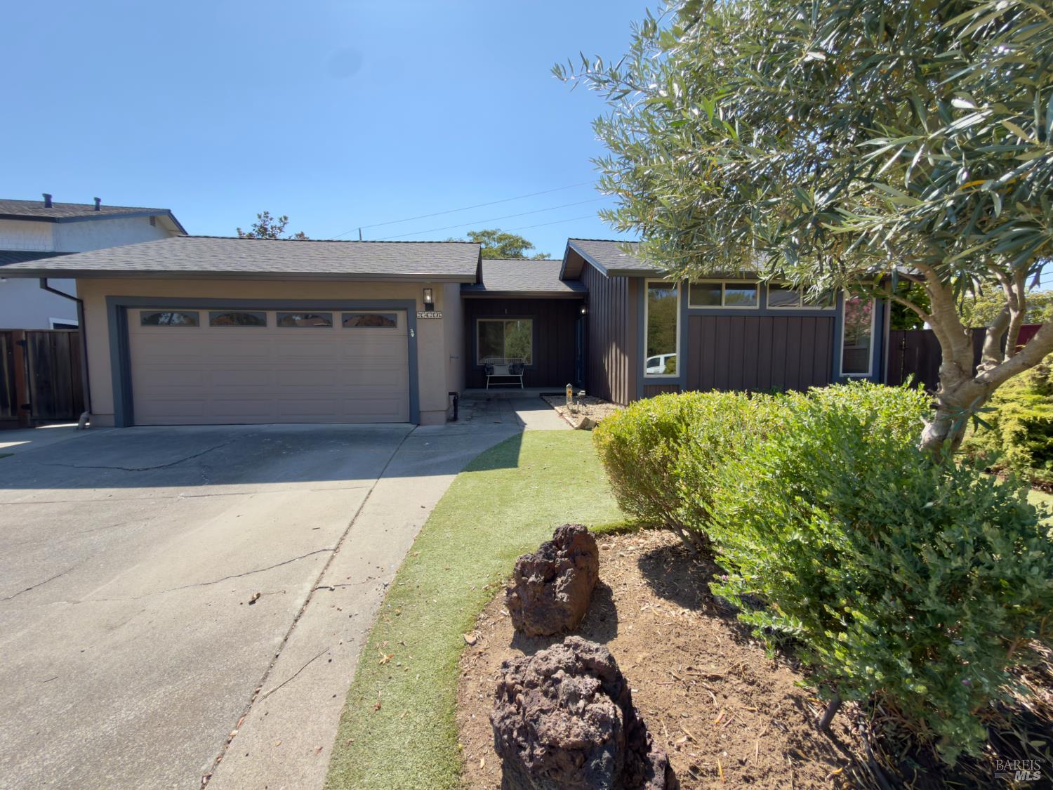 3436 Meadowbrook Court