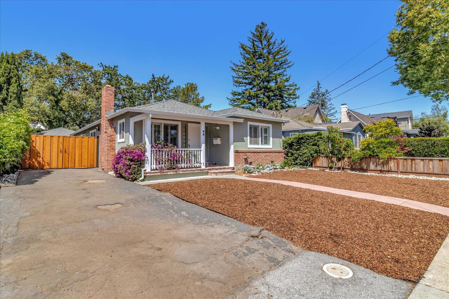 88 Hillview AVE