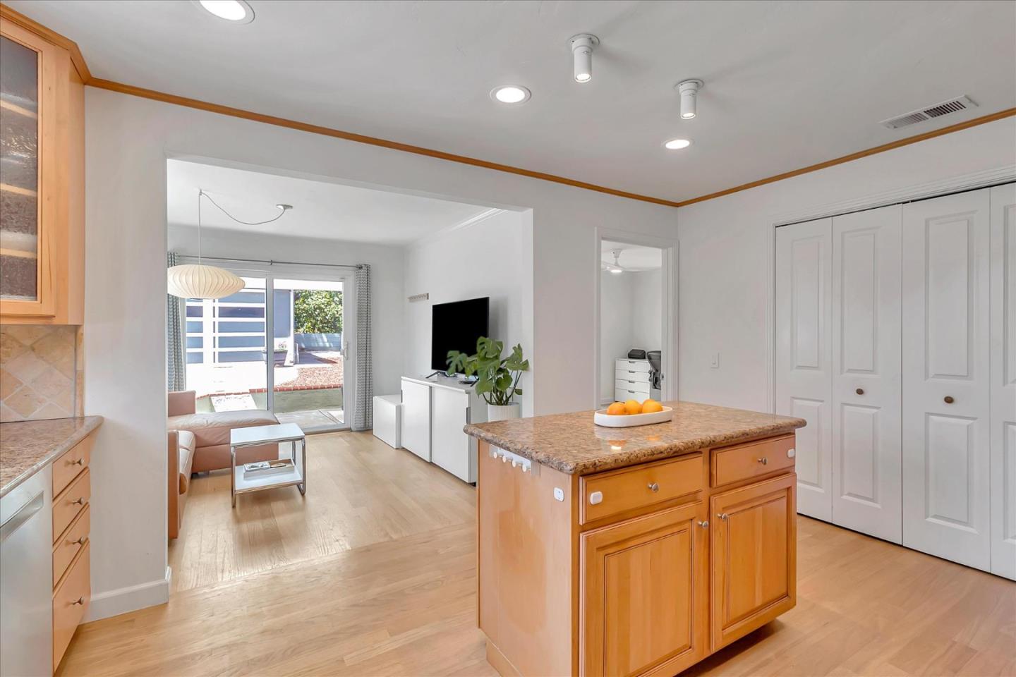88 Hillview AVE