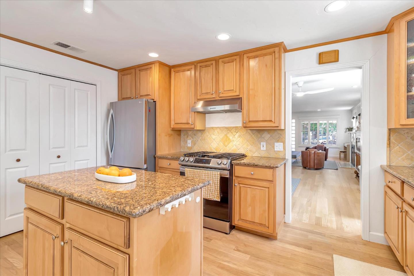 88 Hillview AVE