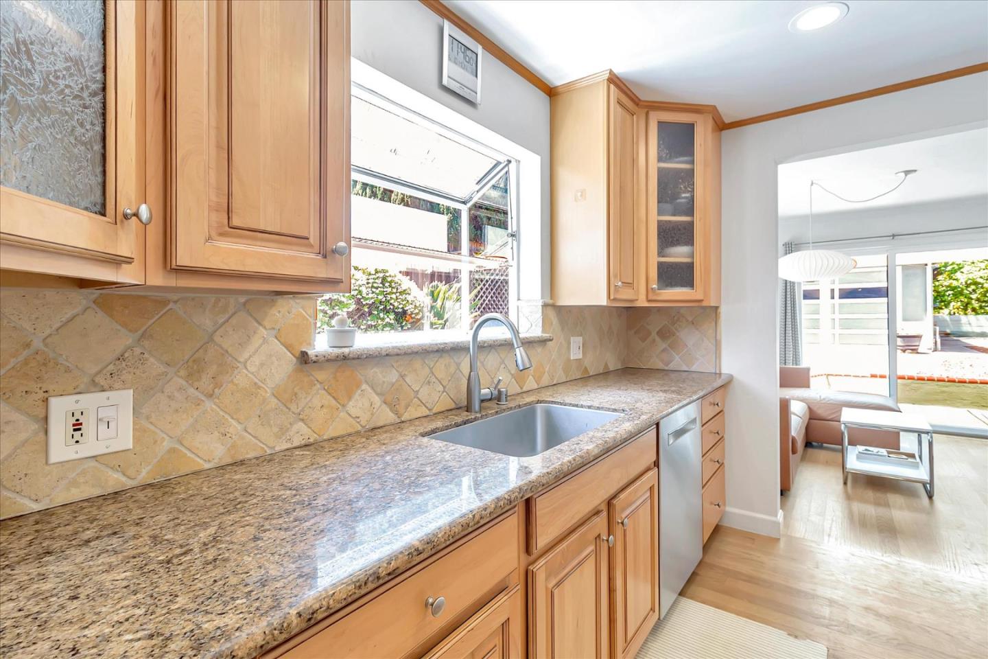 88 Hillview AVE