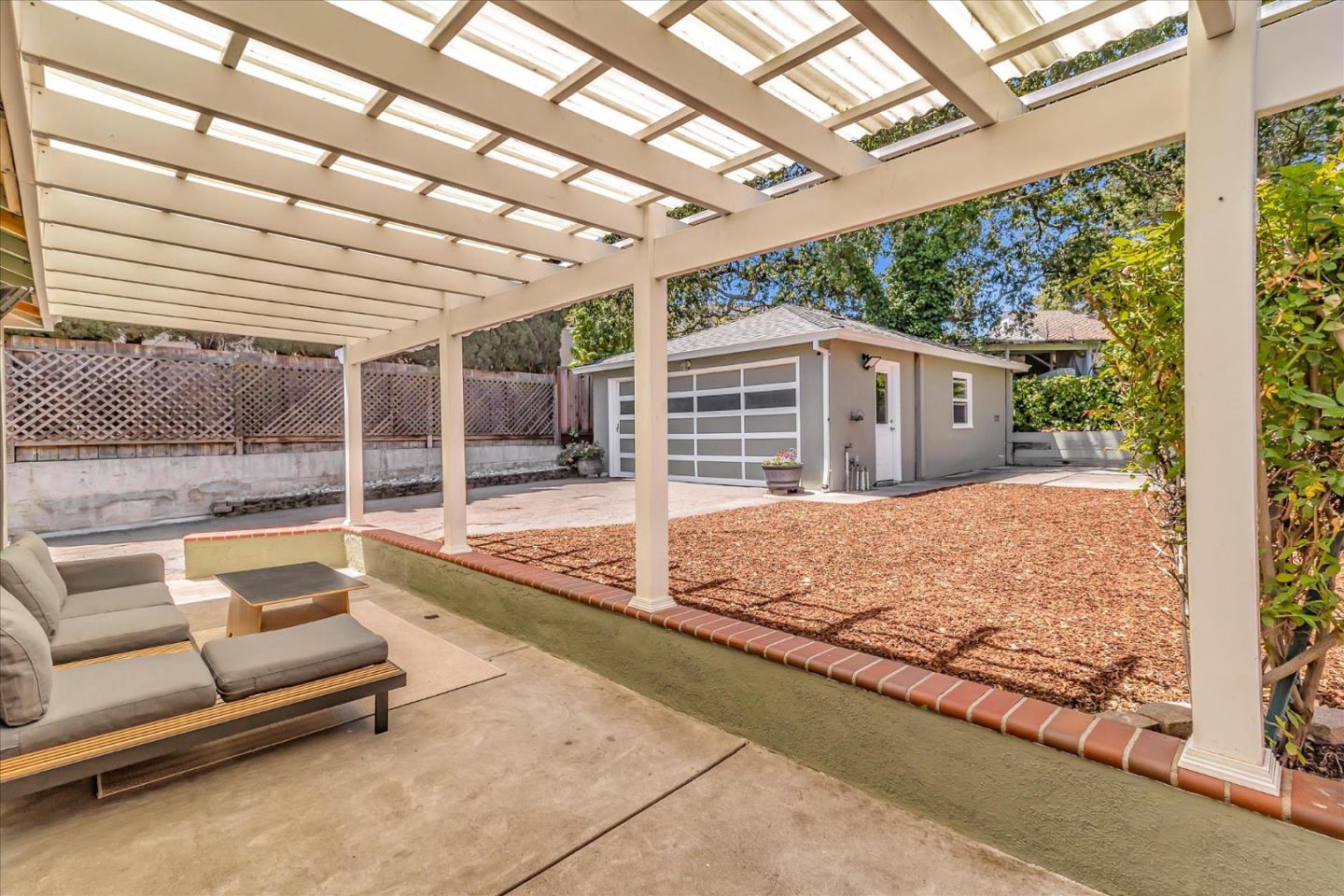 88 Hillview AVE