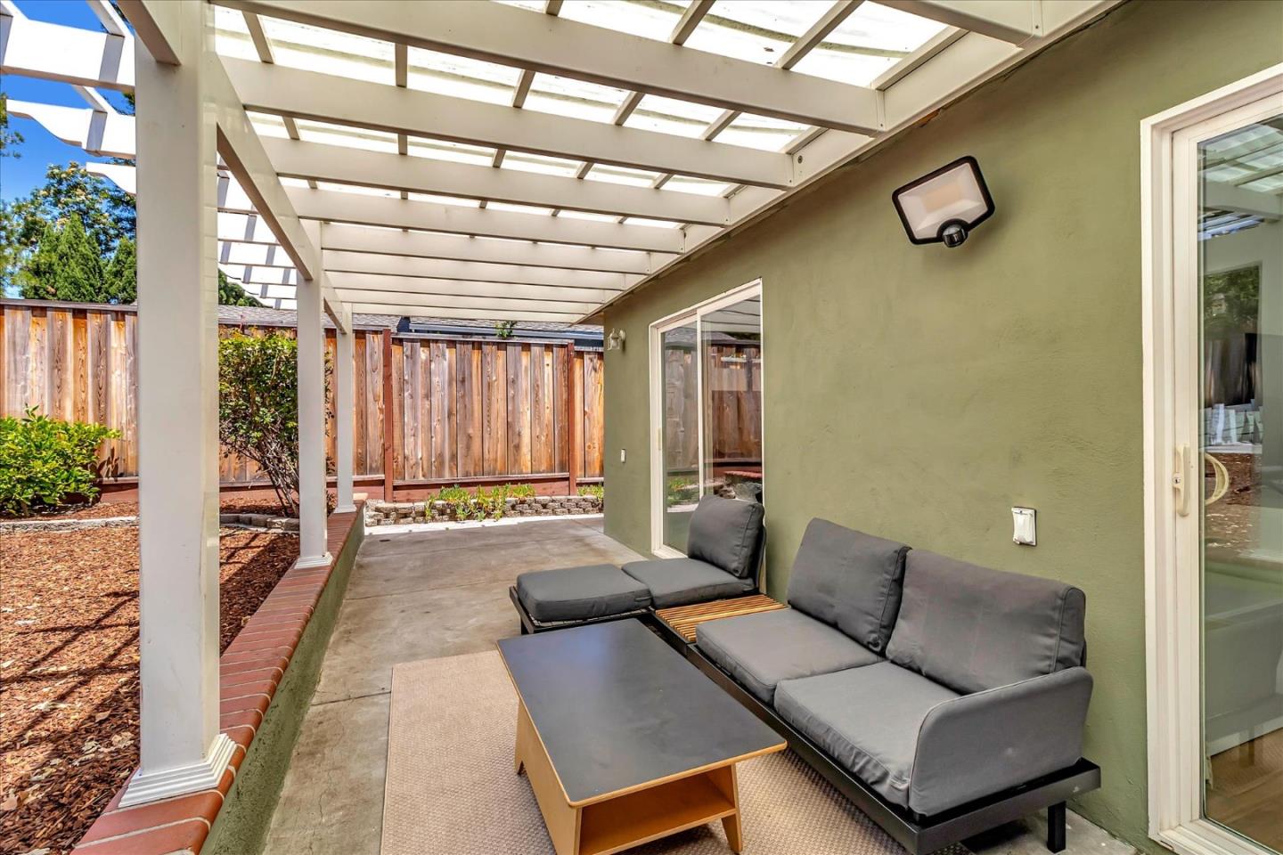 88 Hillview AVE