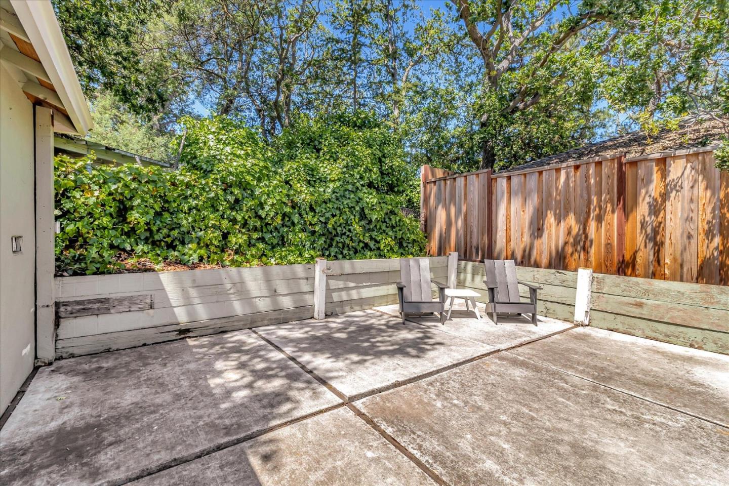88 Hillview AVE