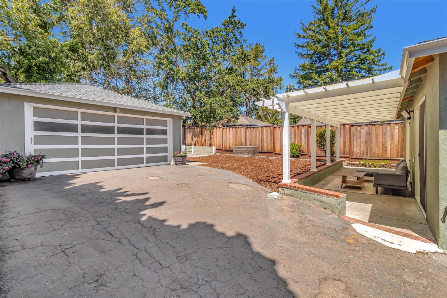 88 Hillview AVE