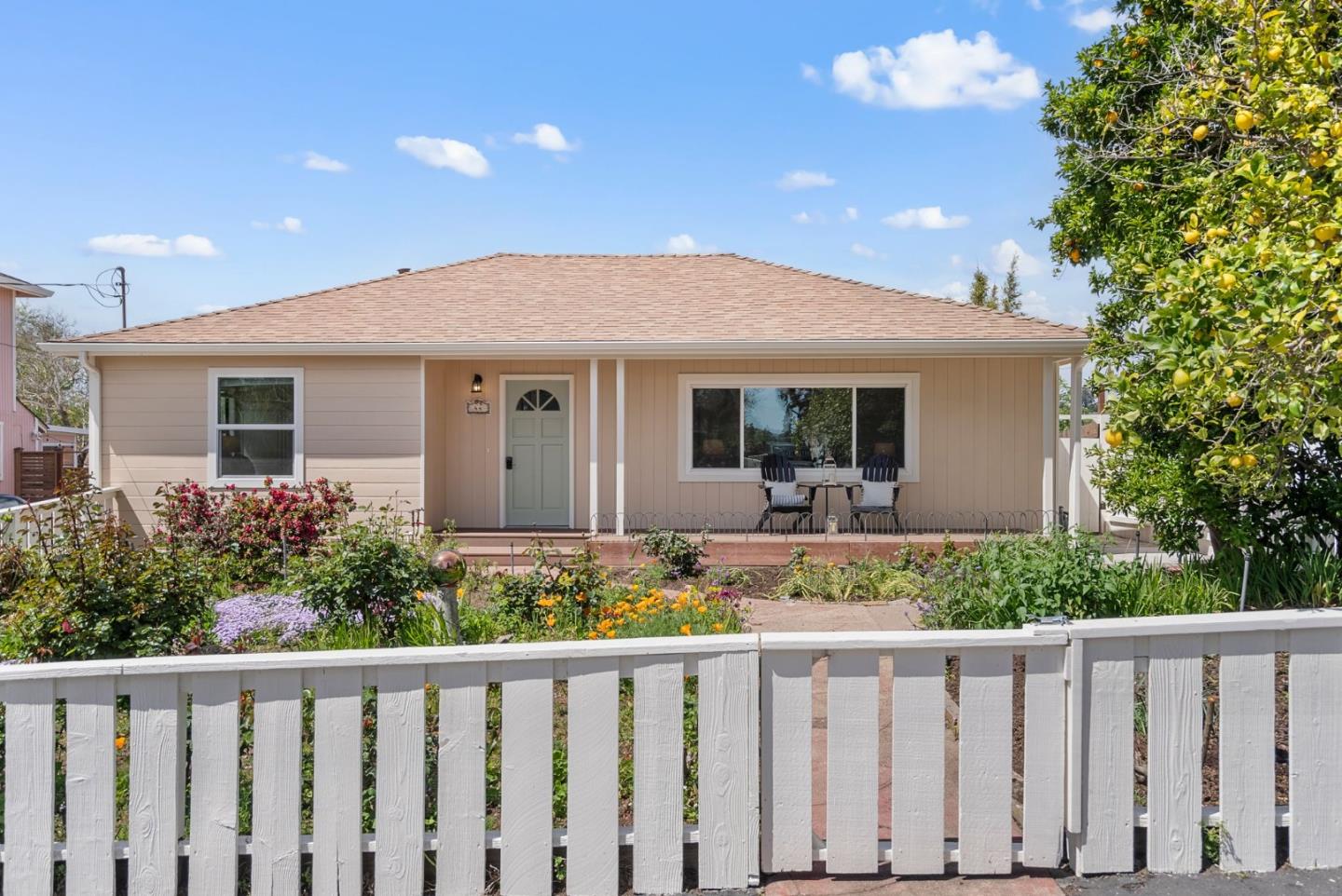 44 W Summit DR