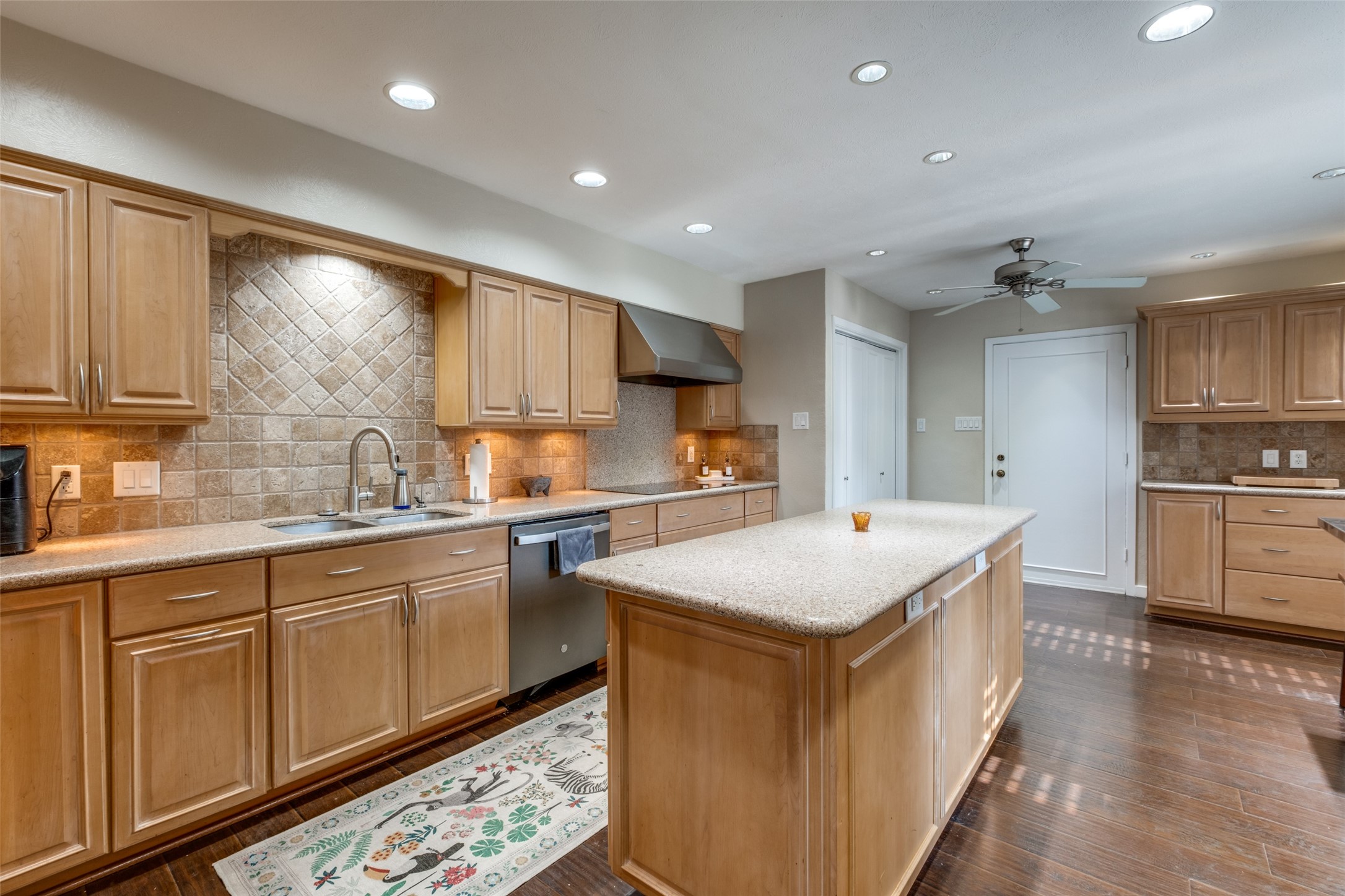 12436 Montego Plaza