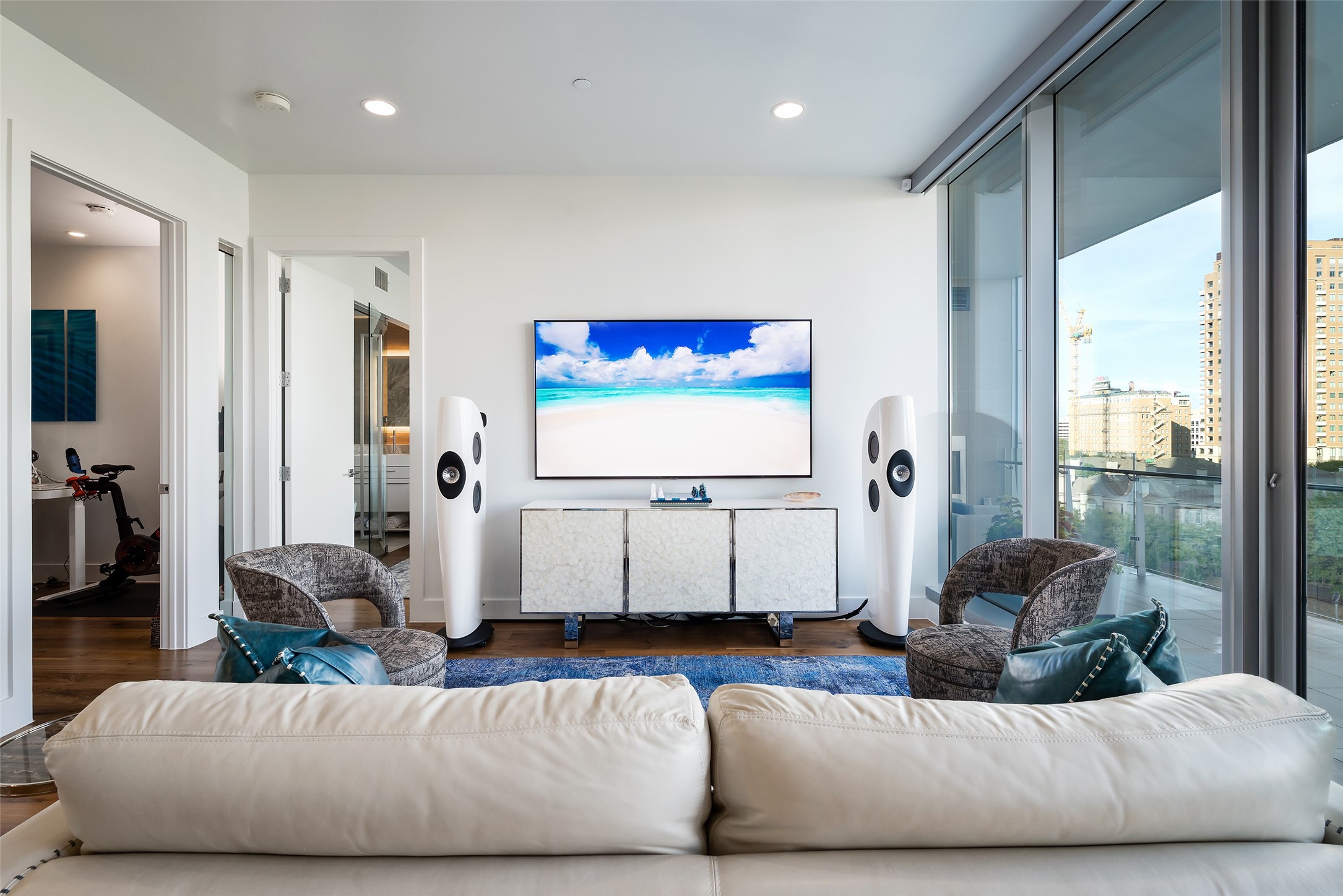 3130 N Harwood Street 807