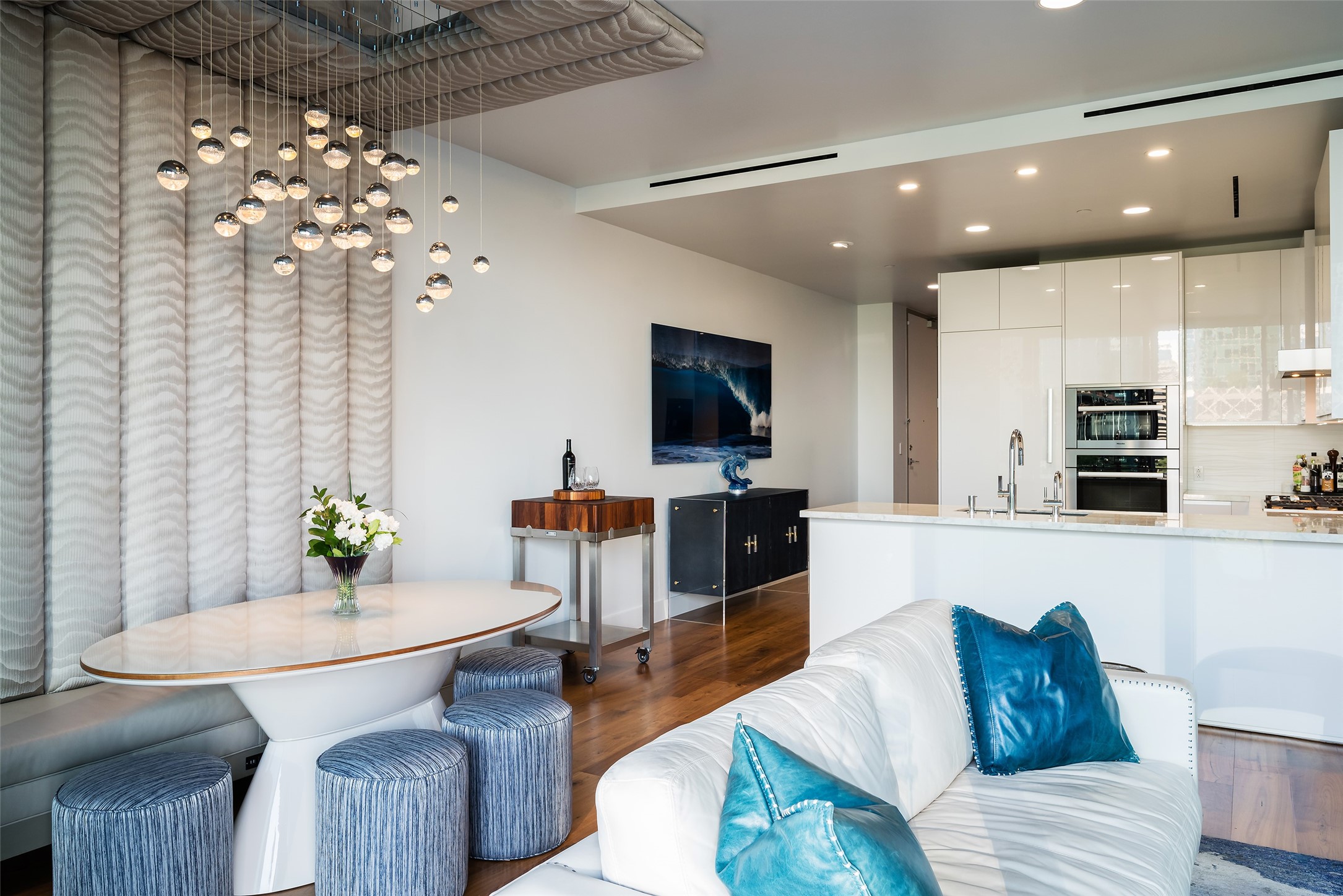 3130 N Harwood Street 807