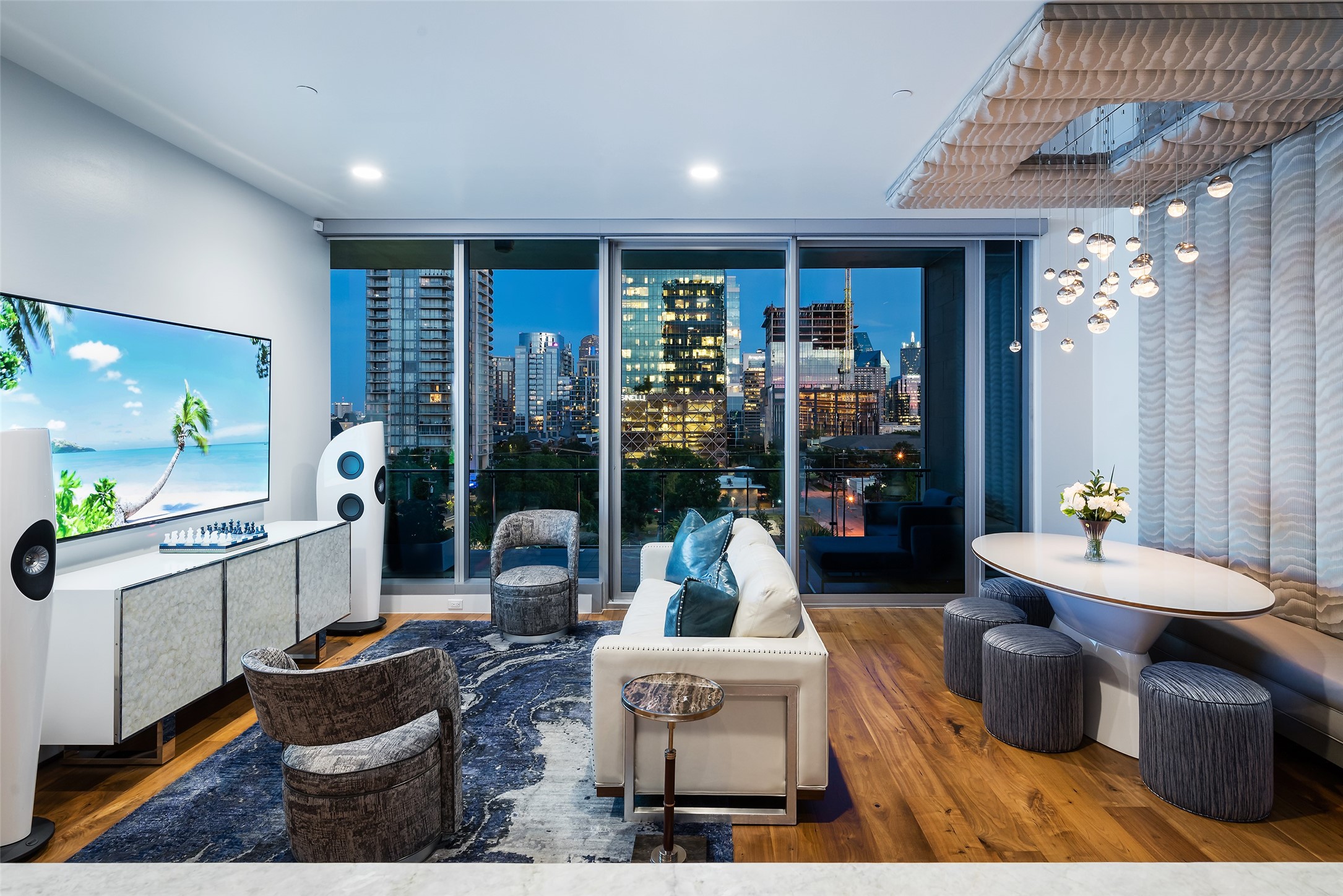 3130 N Harwood Street 807