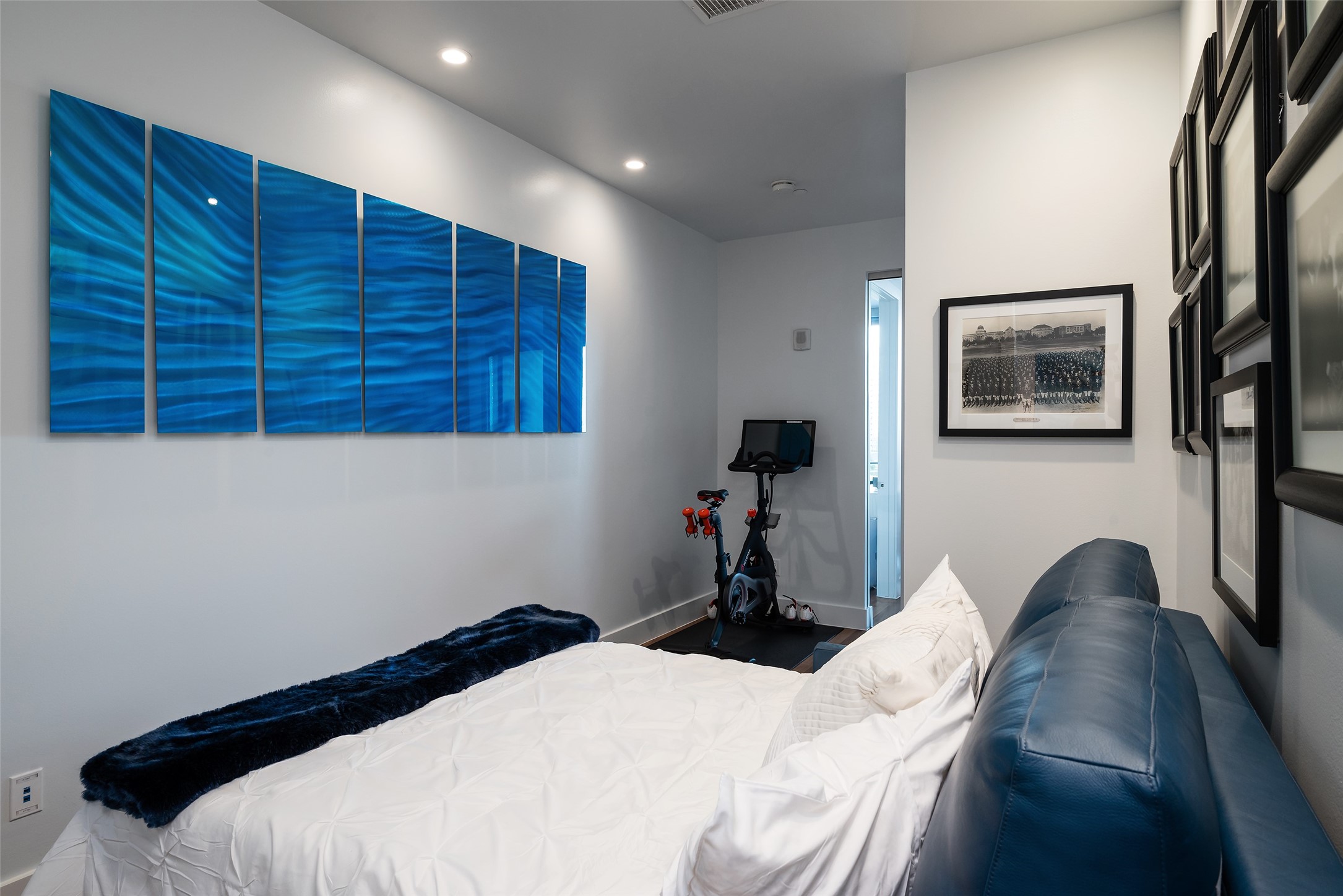 3130 N Harwood Street 807