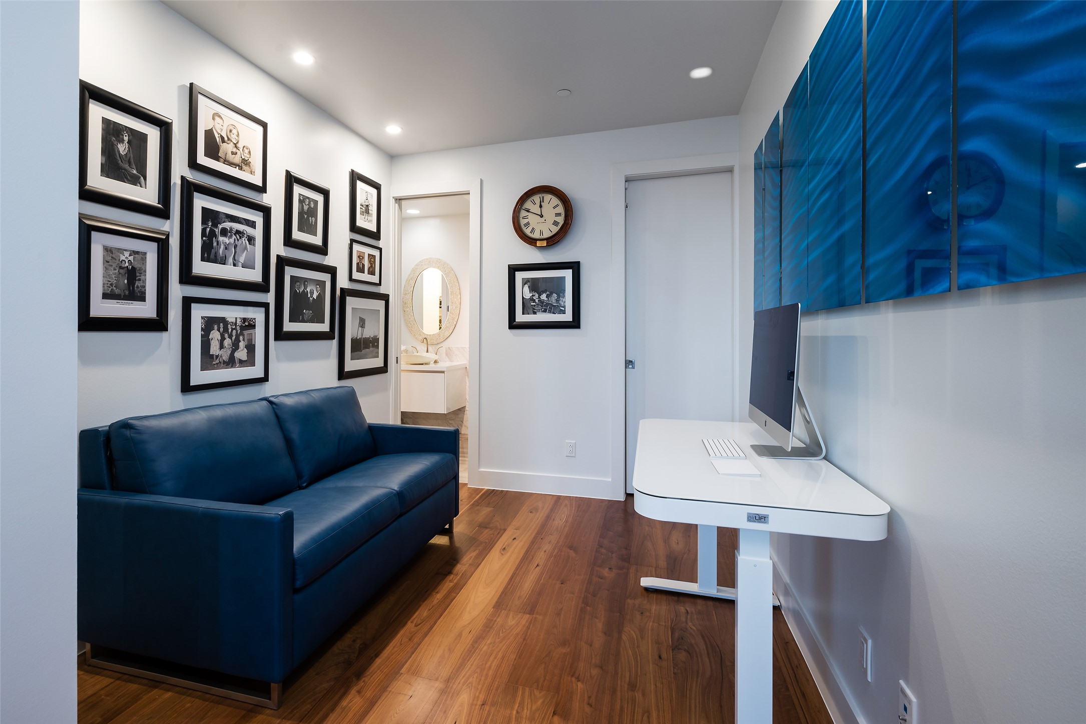 3130 N Harwood Street 807