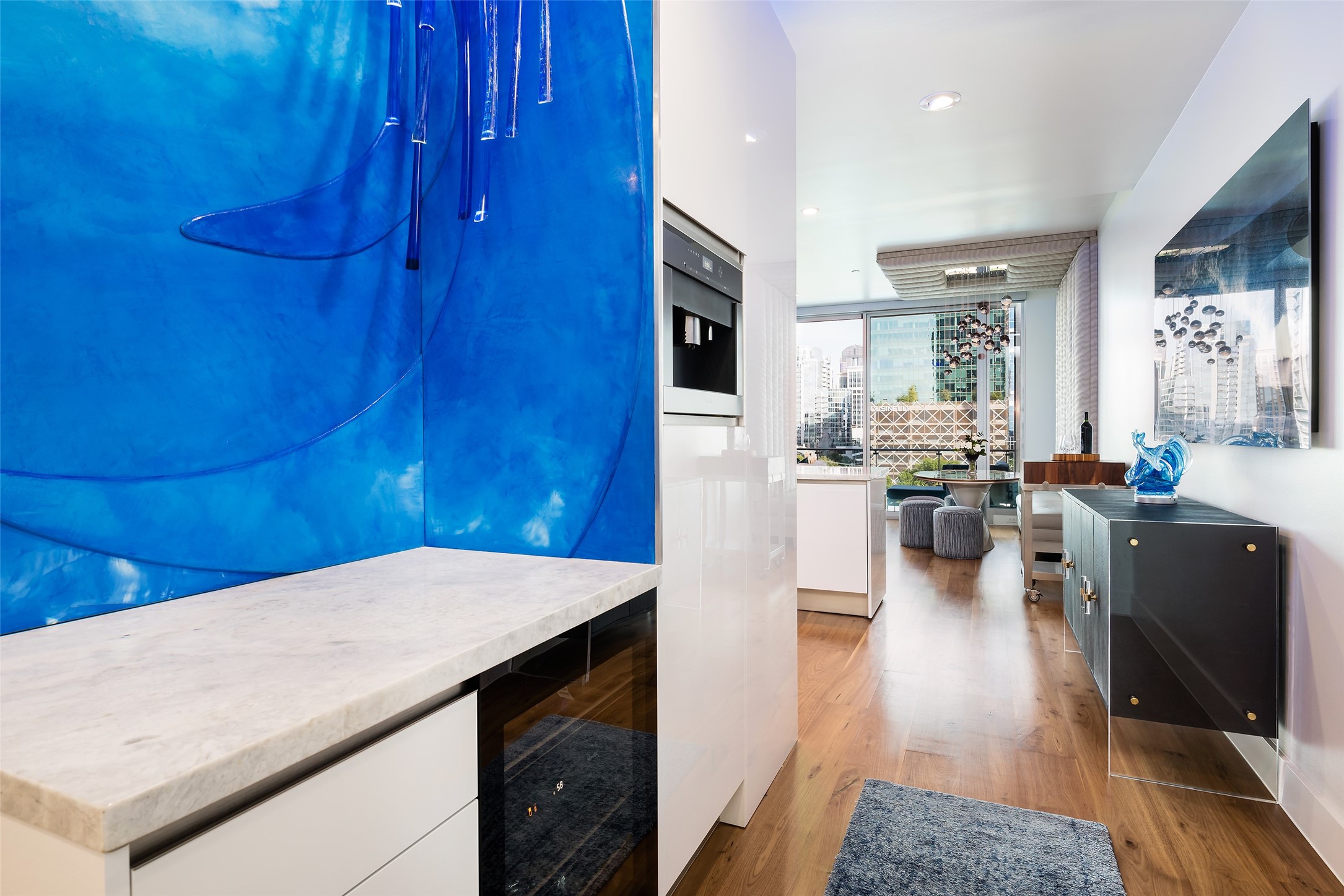 3130 N Harwood Street 807