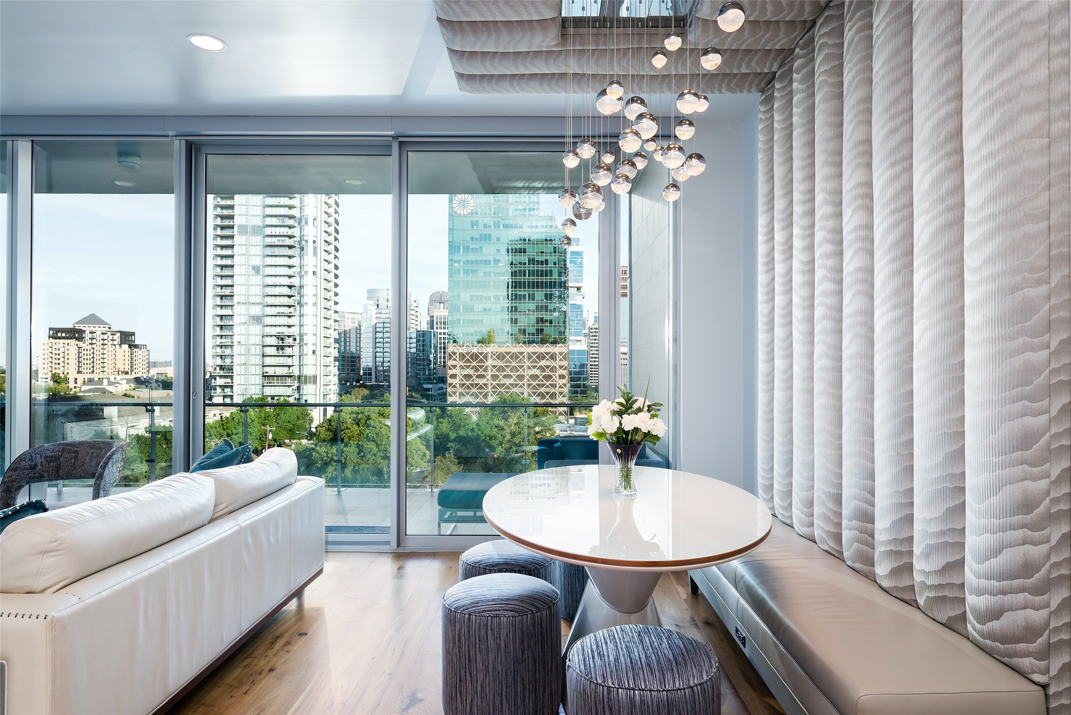 3130 N Harwood Street 807