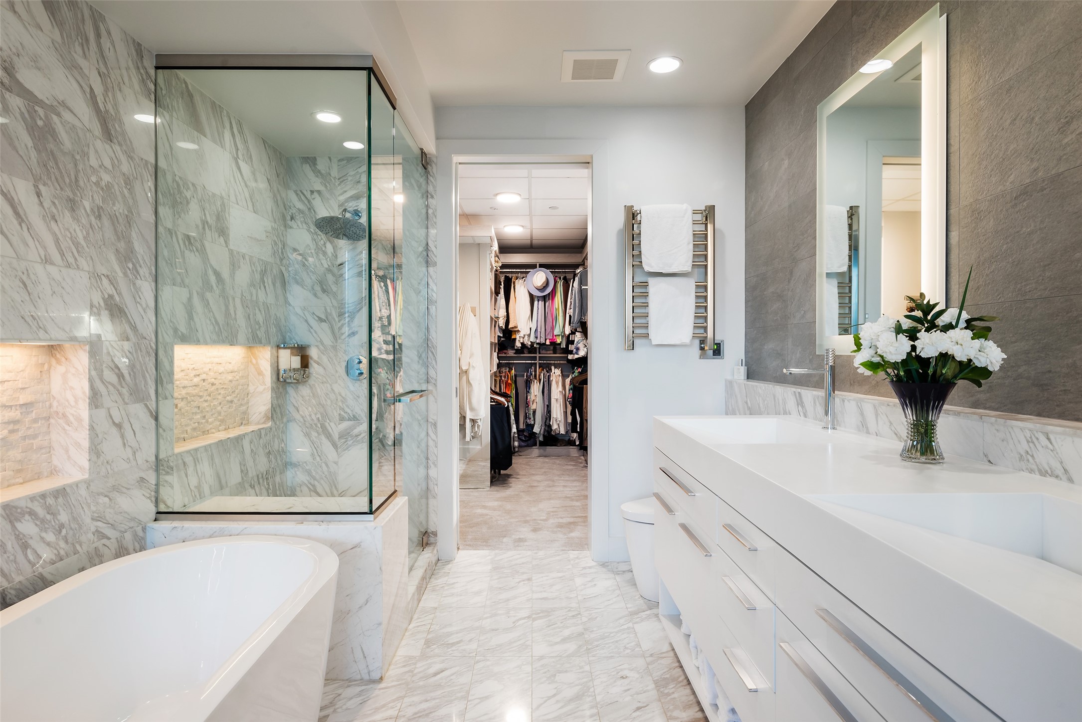 3130 N Harwood Street 807