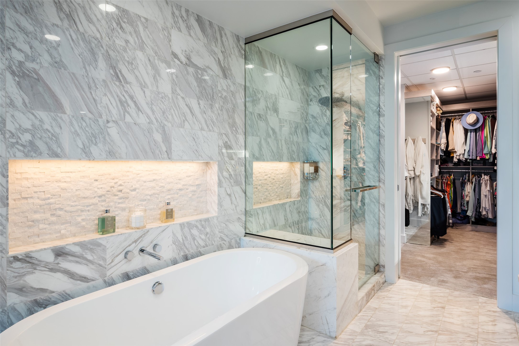 3130 N Harwood Street 807