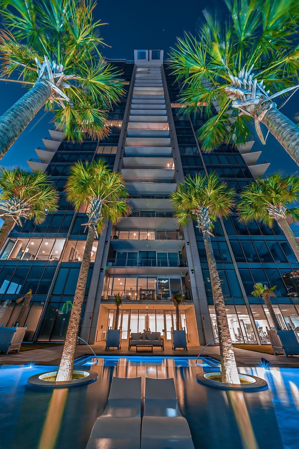 3130 N Harwood Street 807