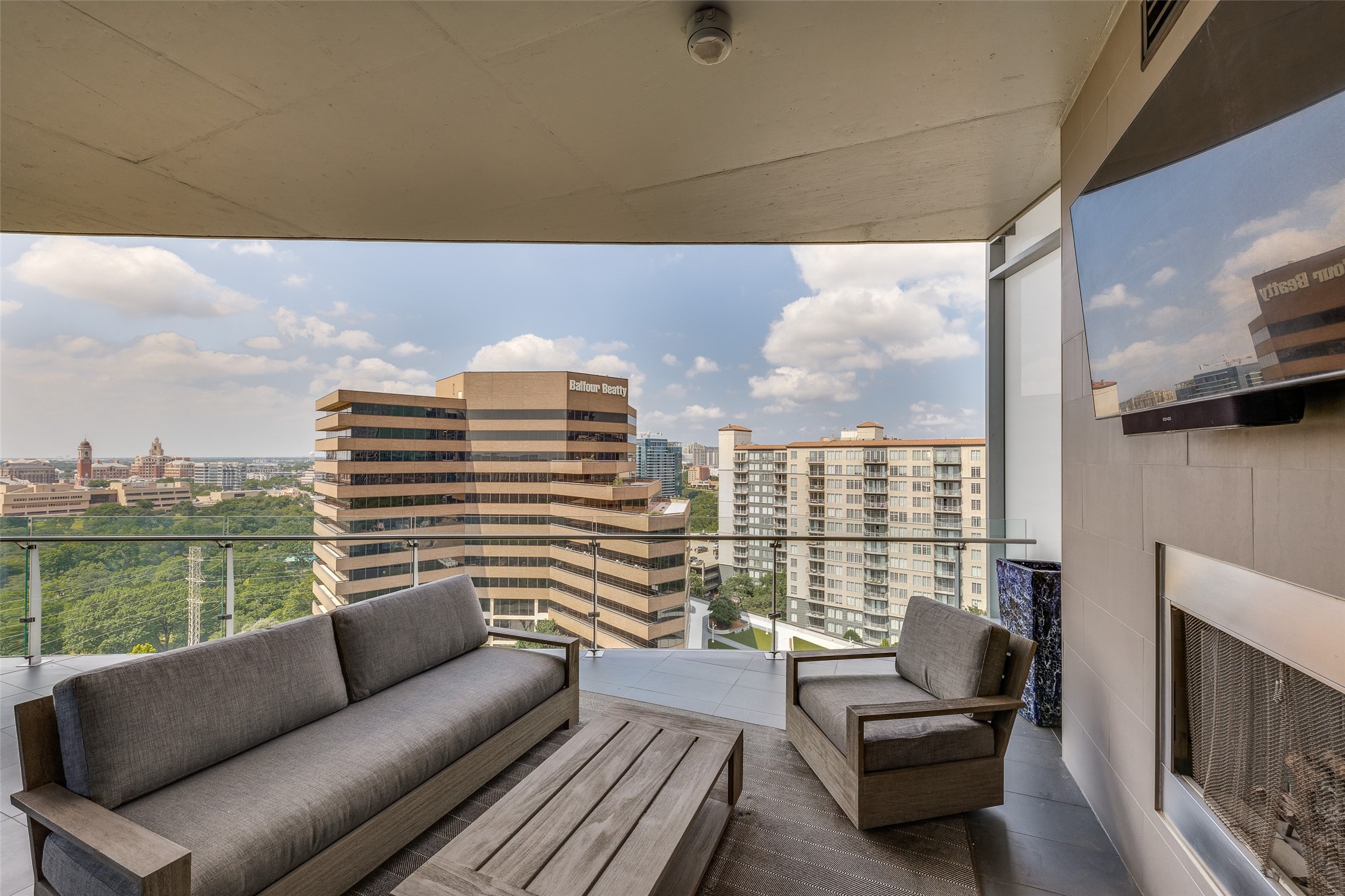 3130 N Harwood Street 1404