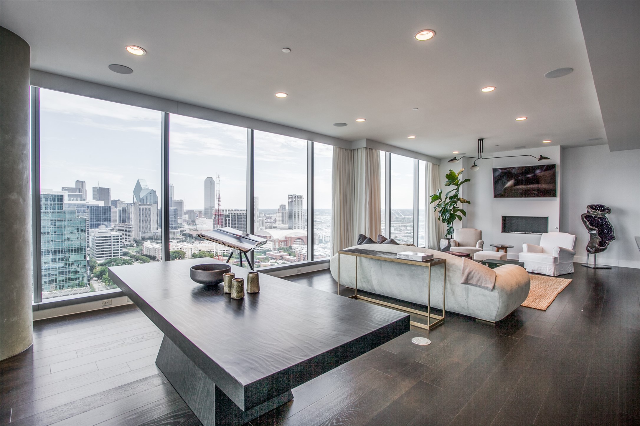 3130 N HARWOOD 2505