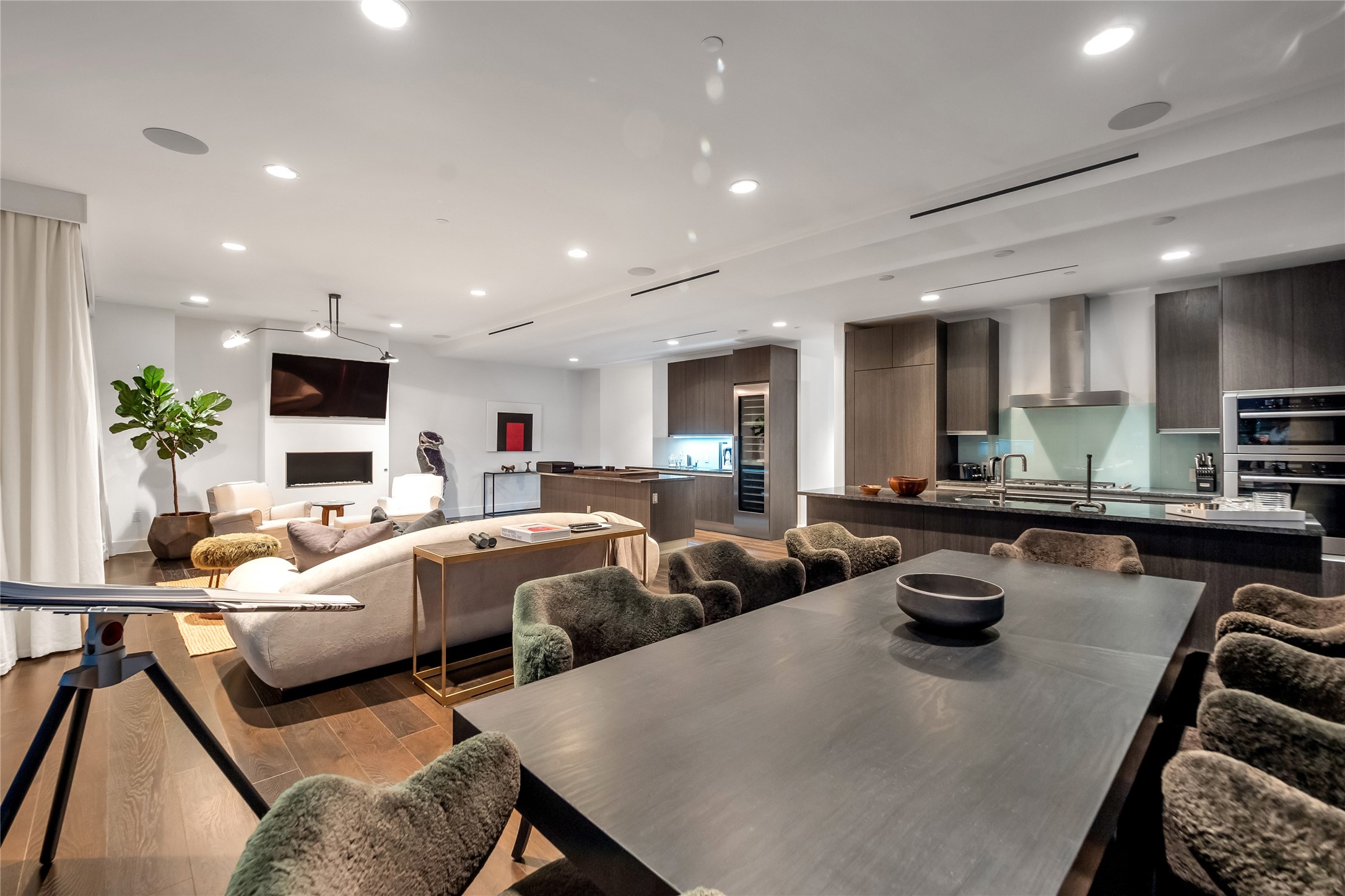 3130 N HARWOOD 2505