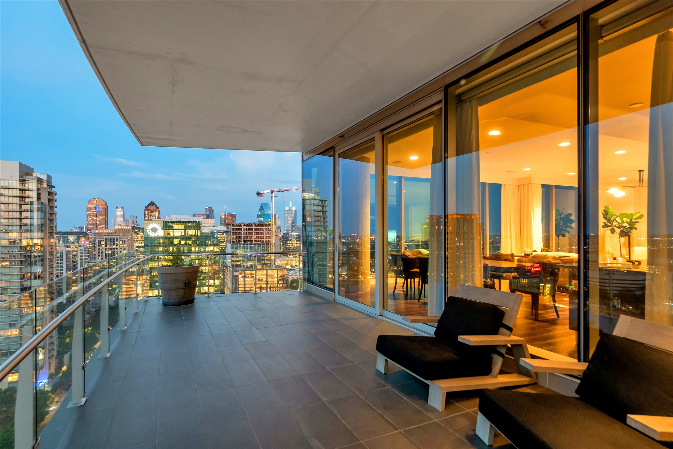 3130 N HARWOOD 2505