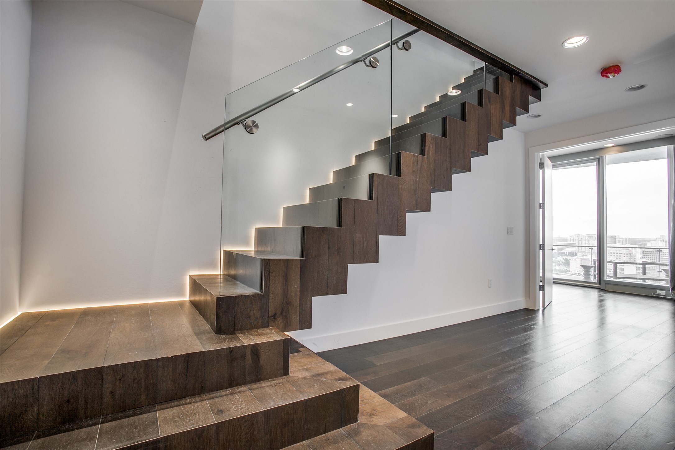 3130 N HARWOOD 2505