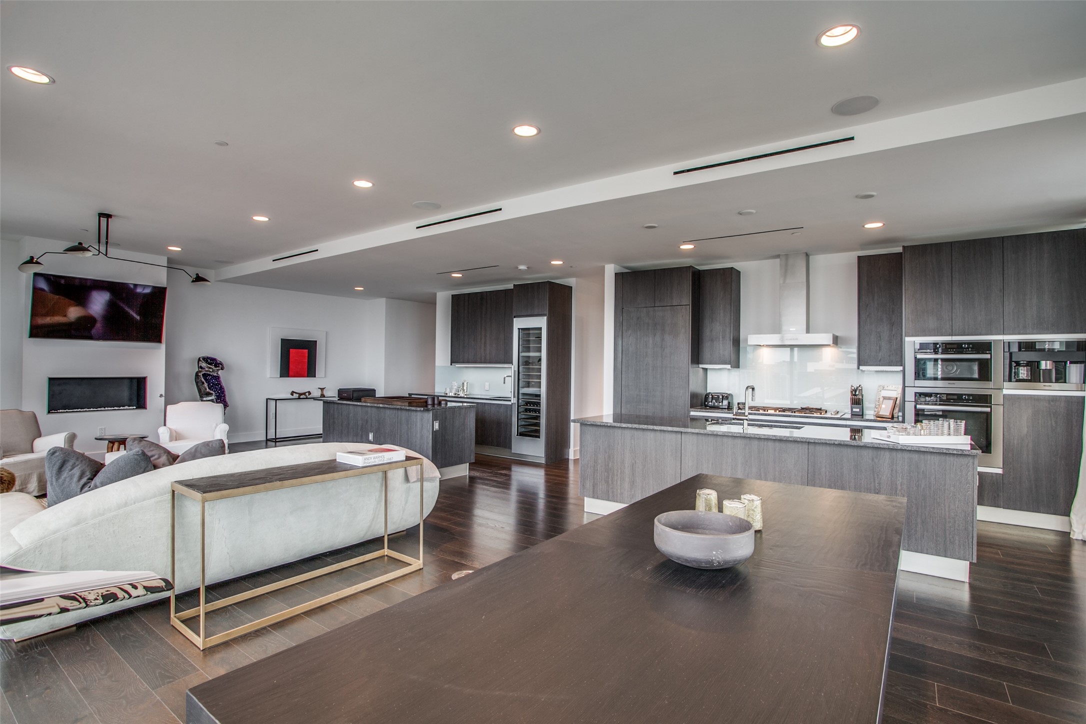 3130 N HARWOOD 2505