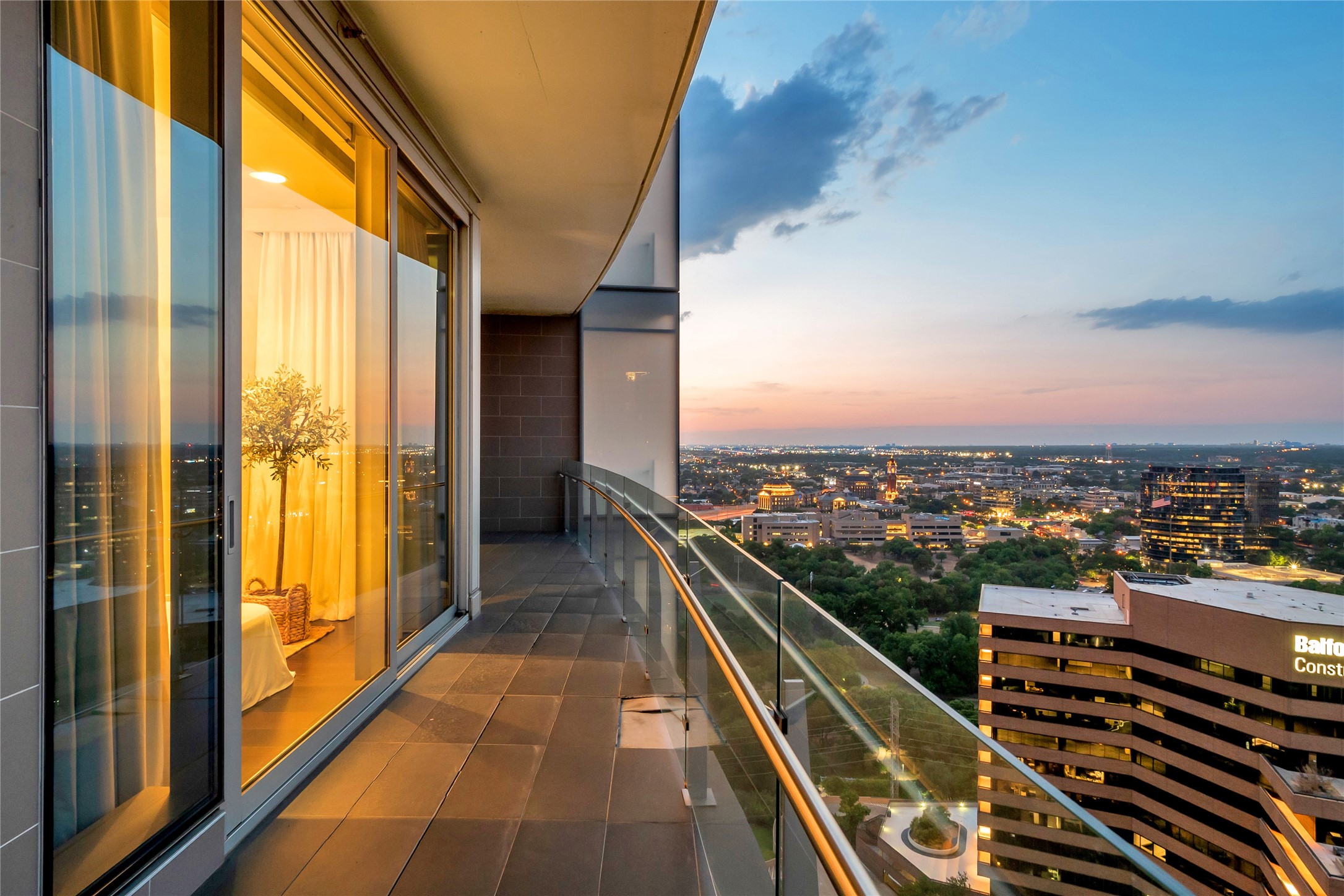 3130 N HARWOOD 2505