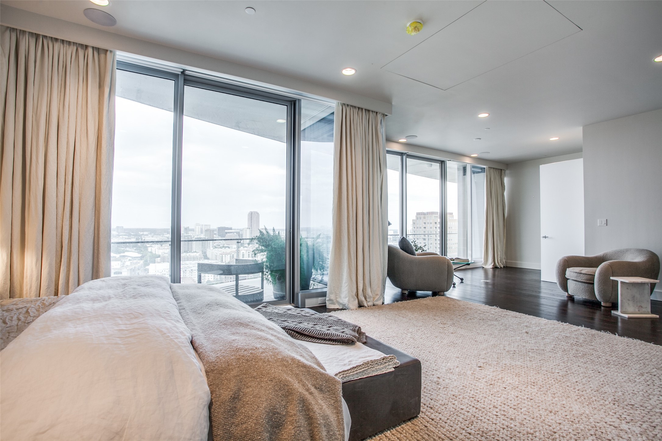 3130 N HARWOOD 2505