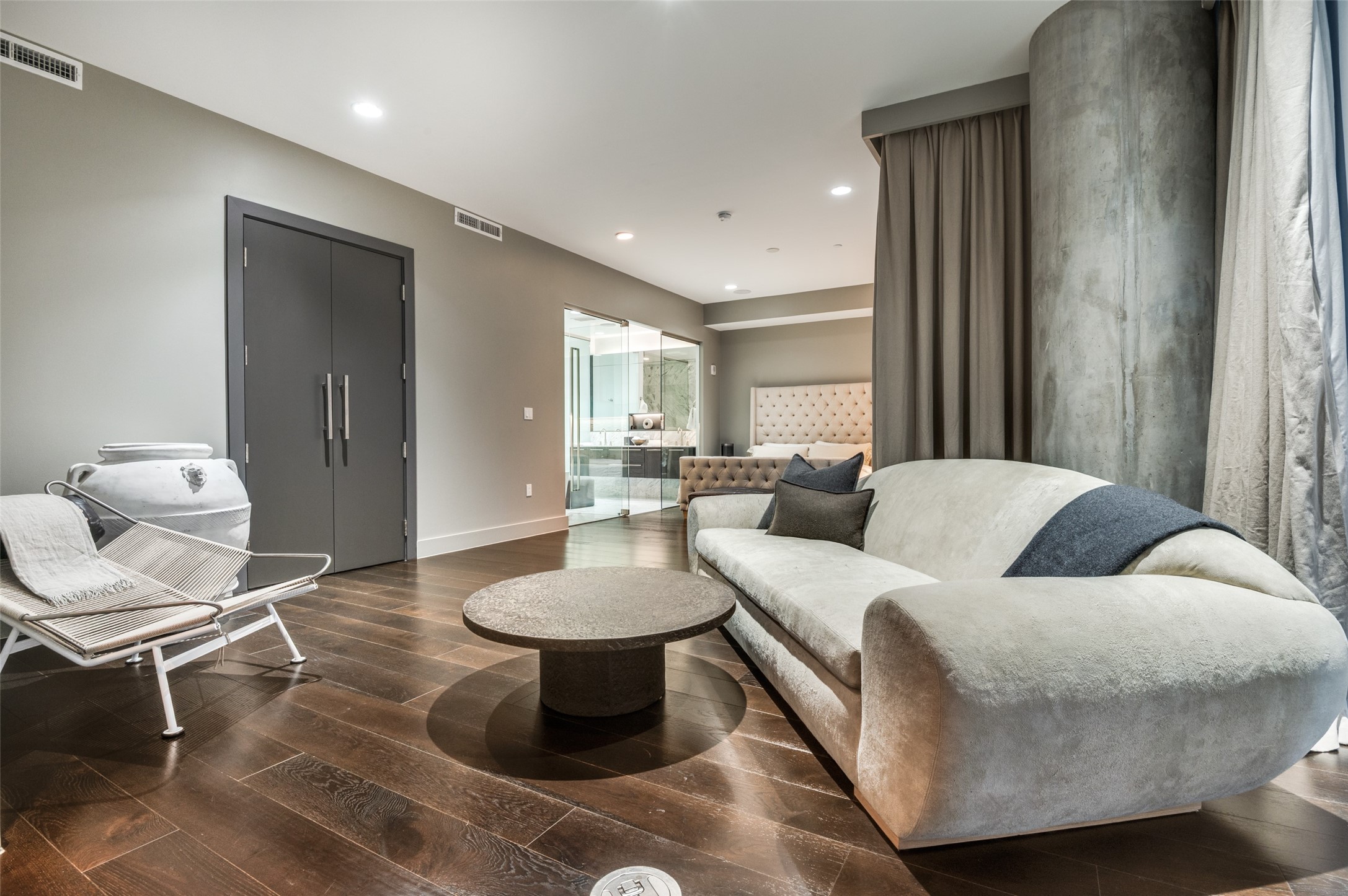 3130 N HARWOOD 2505