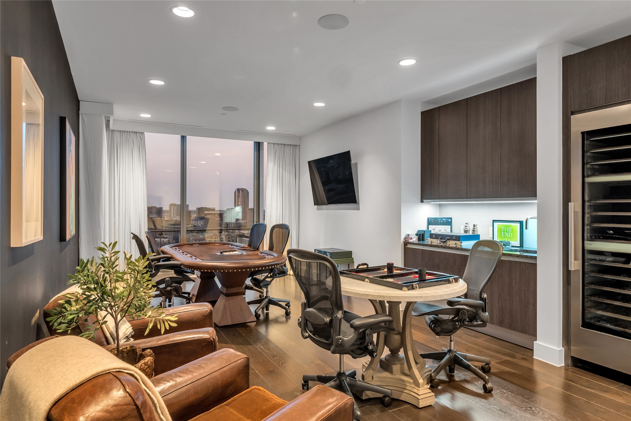 3130 N HARWOOD 2505